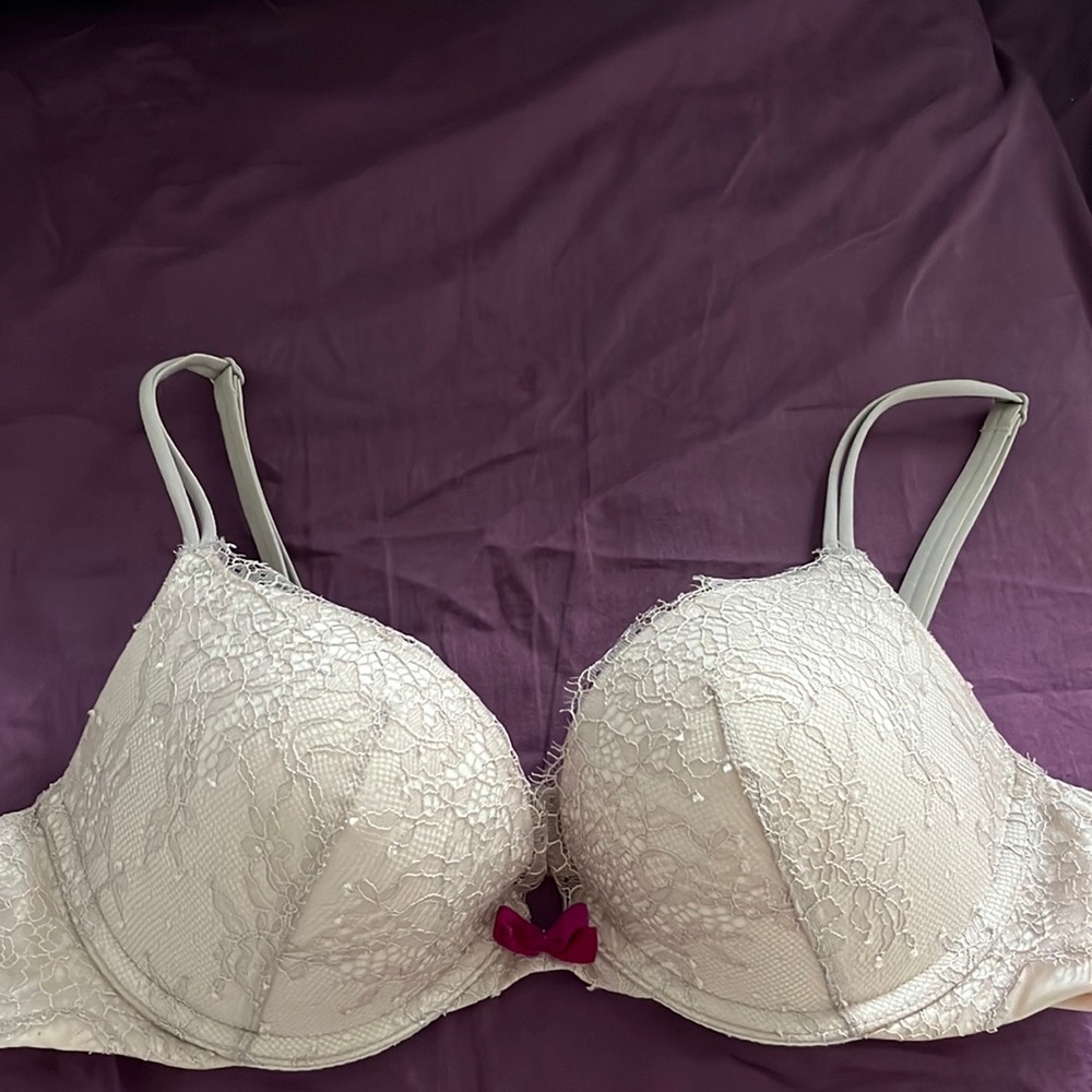 Victoria Secret push-up bra (34B)